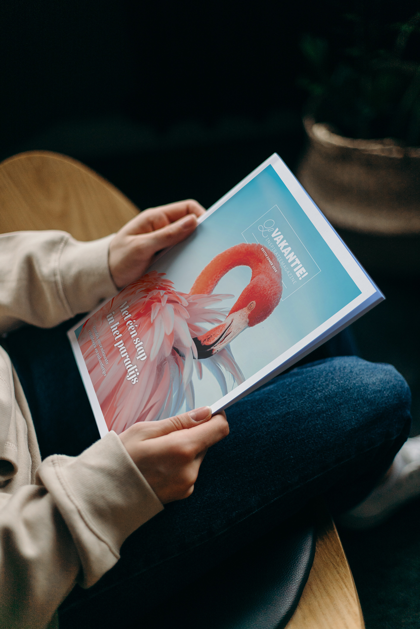 Hand Held Magazine Mockup OV20 - Esperanto Travel - Reisbureau Nieuwpoort